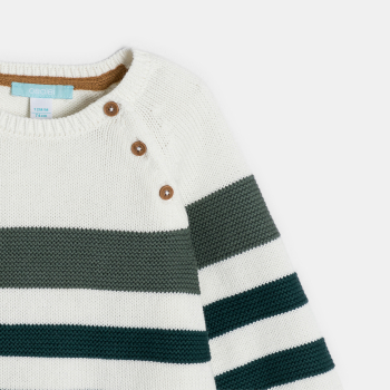 كنزة مُخططة منسوجة بالتريكو، باللون الأخضر للصبيان الصغار.